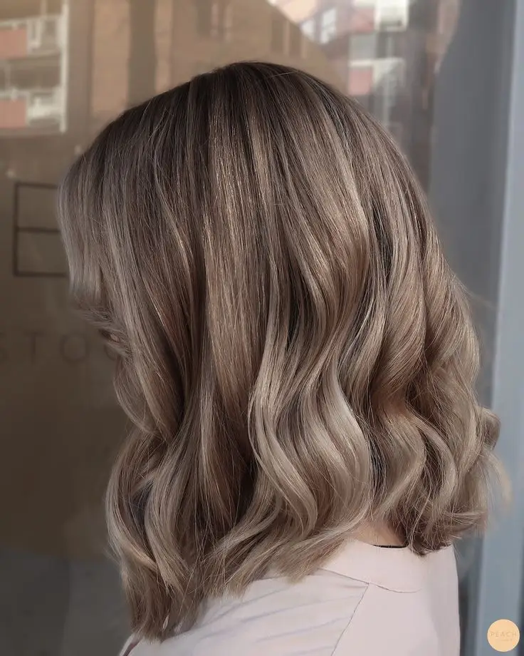 Dimensional Brunette Waves with Glossy Finish