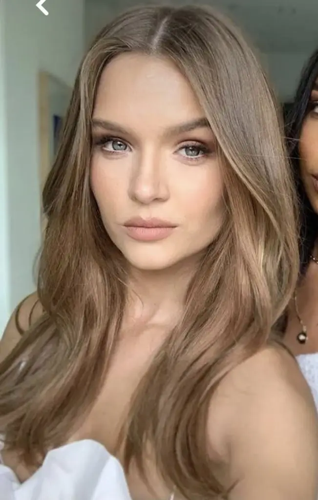 Voluminous Brunette Waves with Subtle Ombre