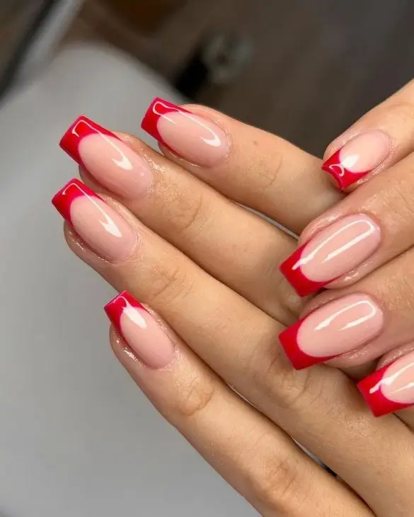 Short Acrylic Nude Nails with Bold Metallic Accent Lines