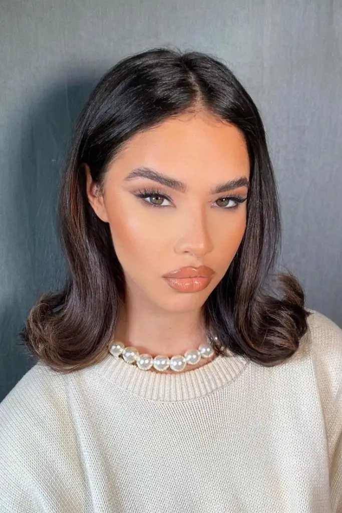 Face-Framing Layers with Golden Balayage