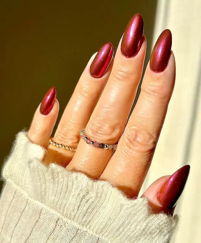 Golden Swirl Valentine Nails