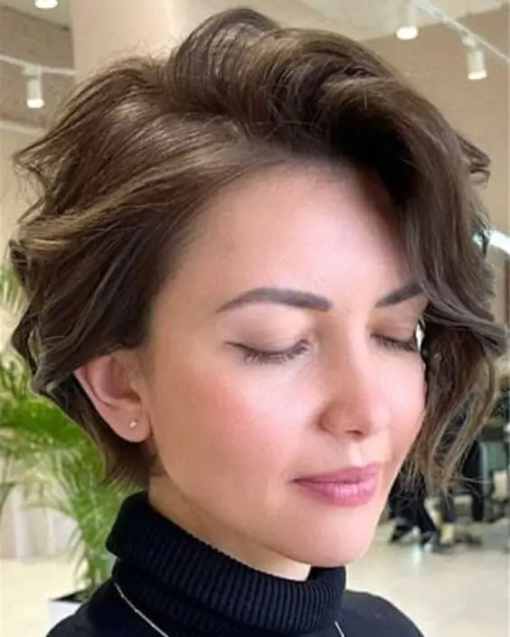 Asymmetrical Pixie Hairstyle with Sharp Definition