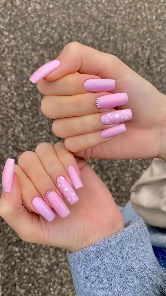 Romantic pastel Valentine’s Day nails with delicate soft pink, lilac, and peach tones