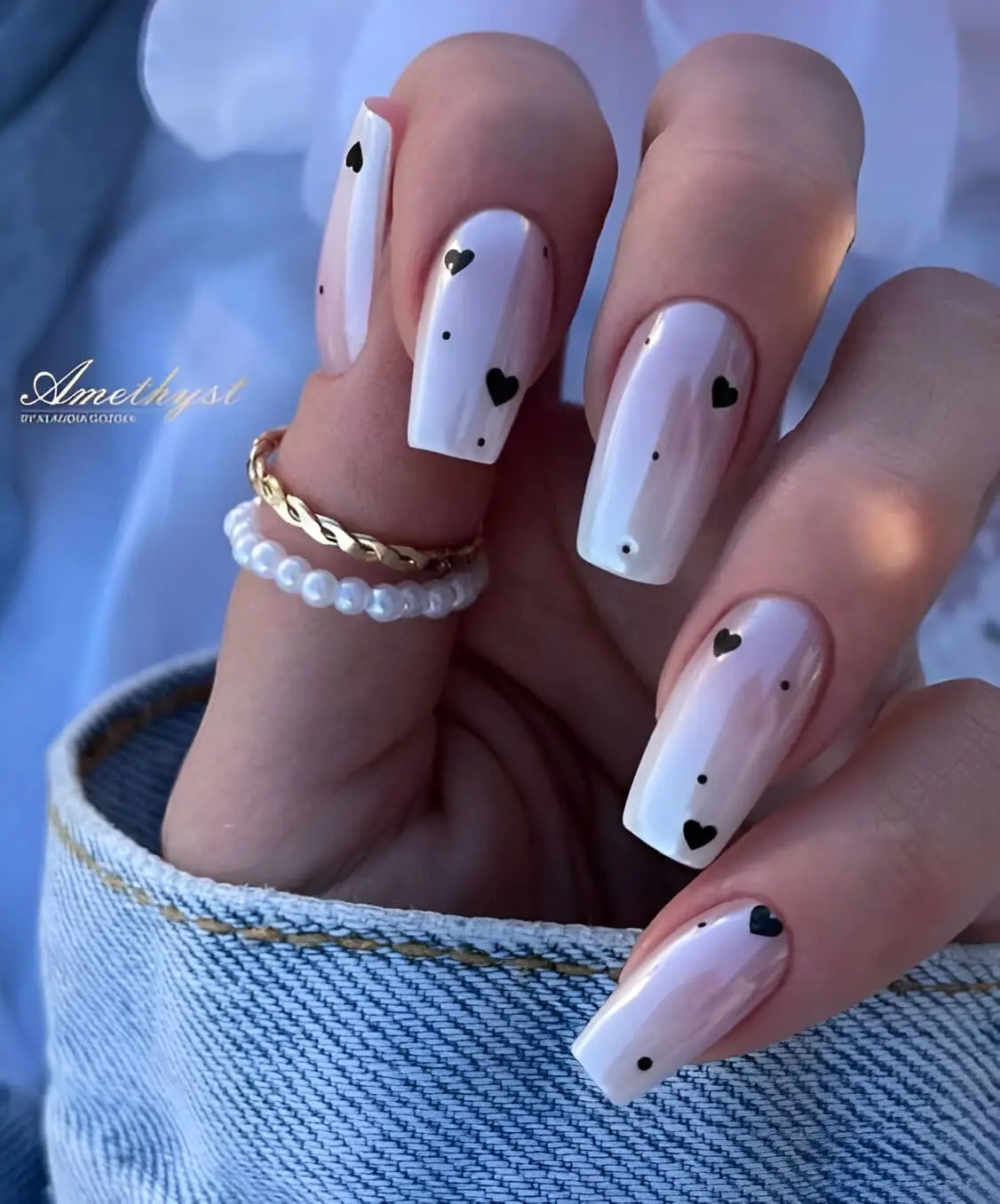 White Valentine’s acrylic nails with glitter accents and floral patterns