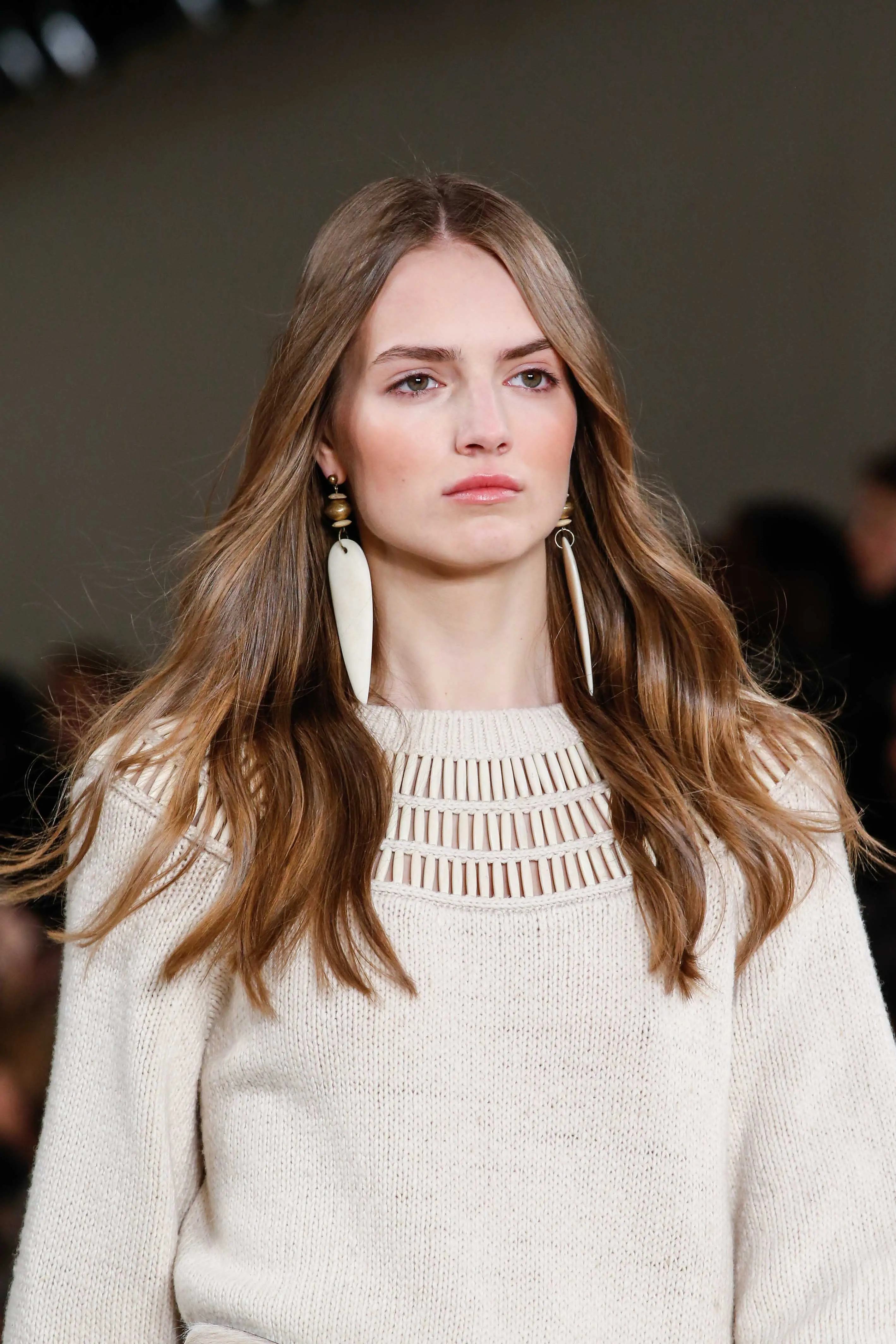 Flowing locks with luminous caramel balayage