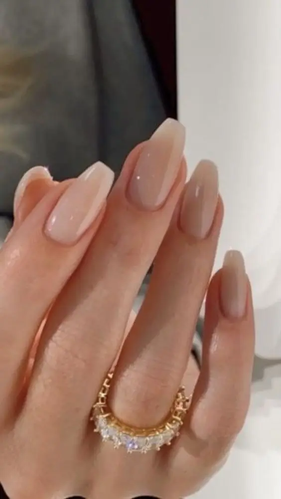 Matte latte-inspired nails with earthy undertones