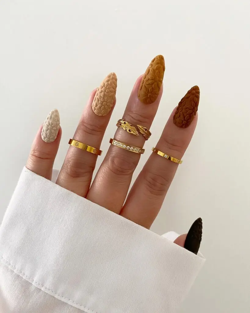 Pale nude nails with tiny daisy accents