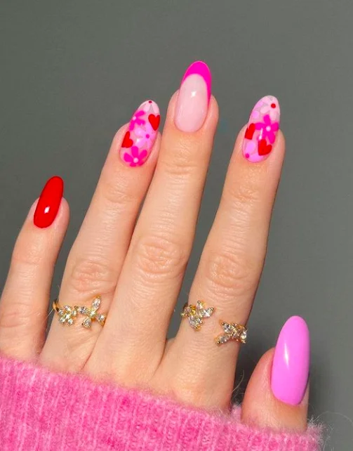 Neutral Nails with Minimalistic Heart Outlines