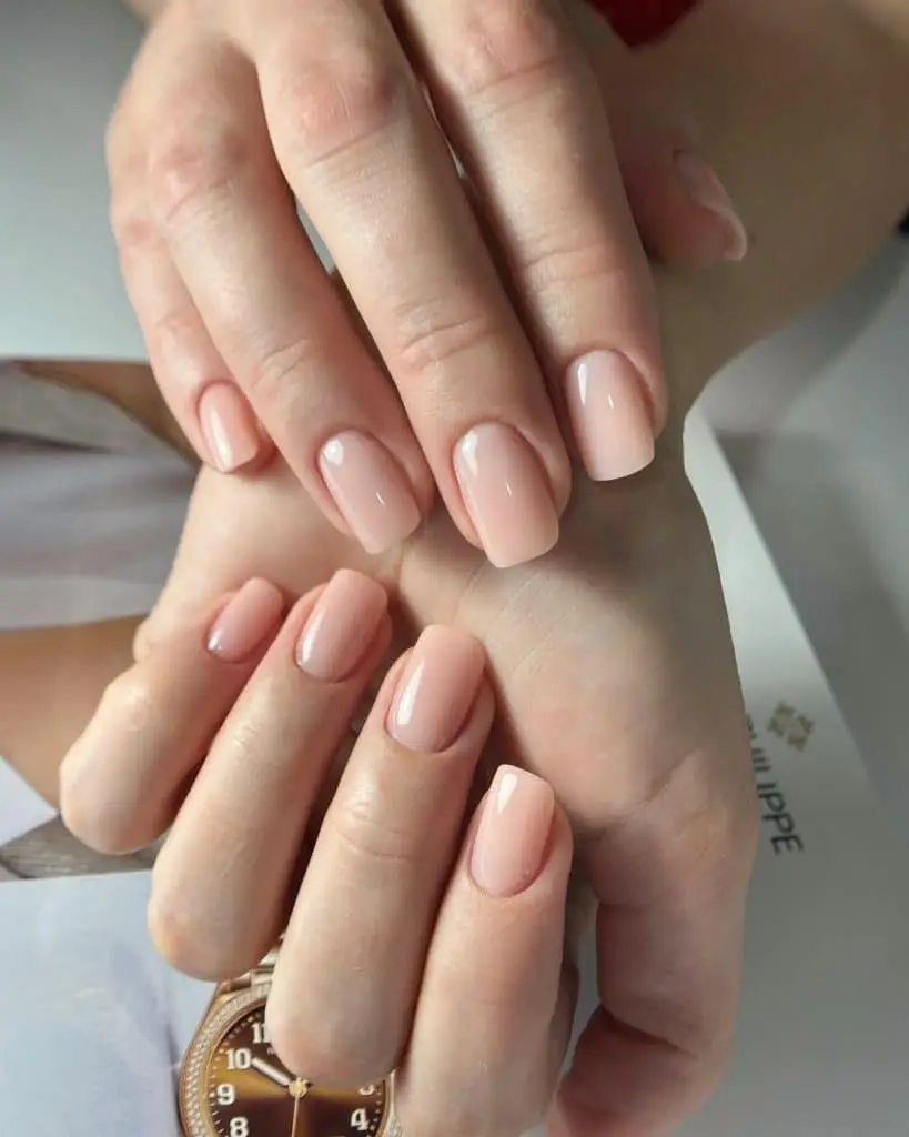 Nails with a white and gray marble effect