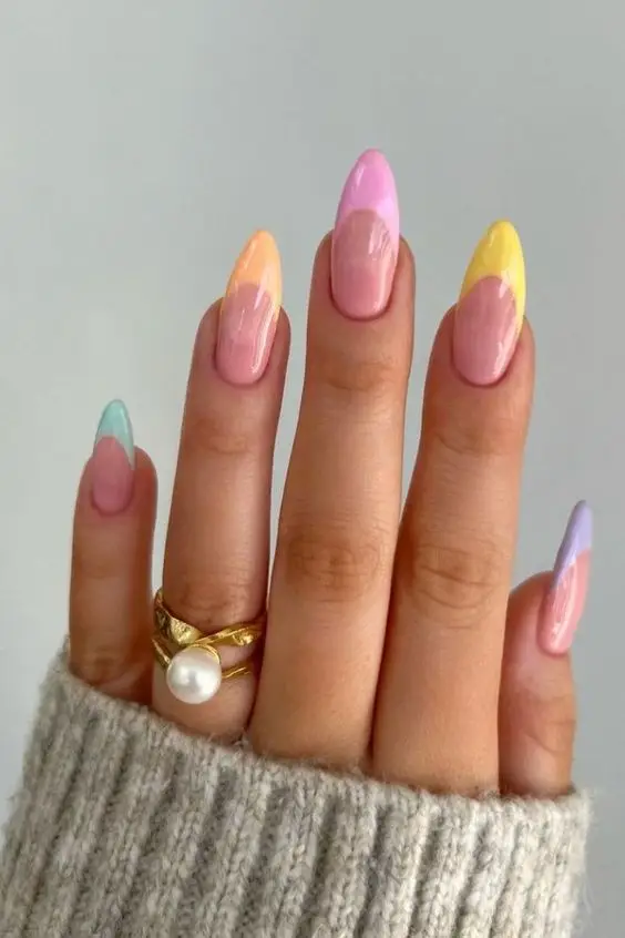 Delicate Vintage Floral Spring Nails