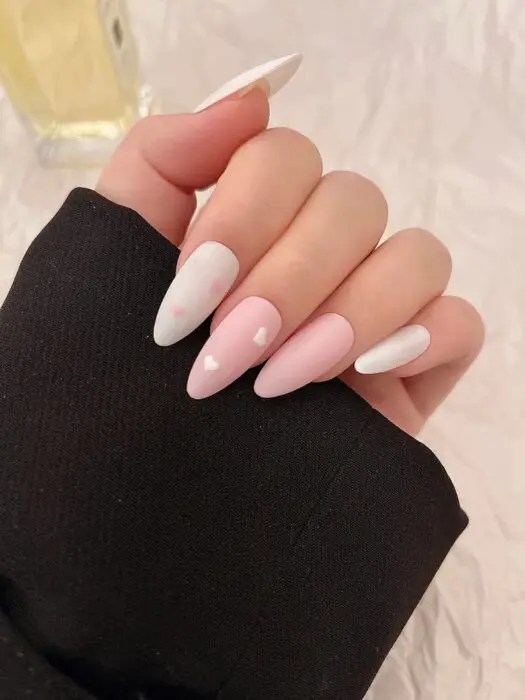 Flirty Valentine’s Day press-on nails with red and pink details