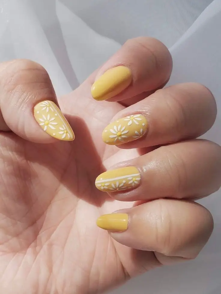 Cheerful Sunflower-Inspired Spring Nails