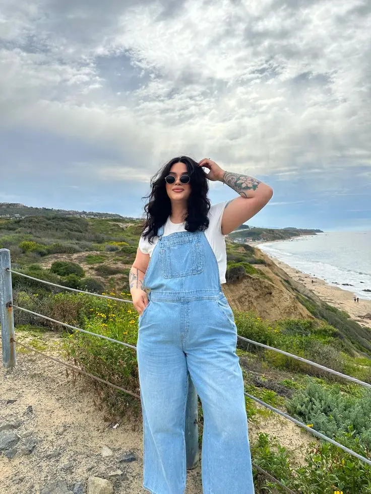 Plus-Size Casual Utility Look with Cargo Pants
