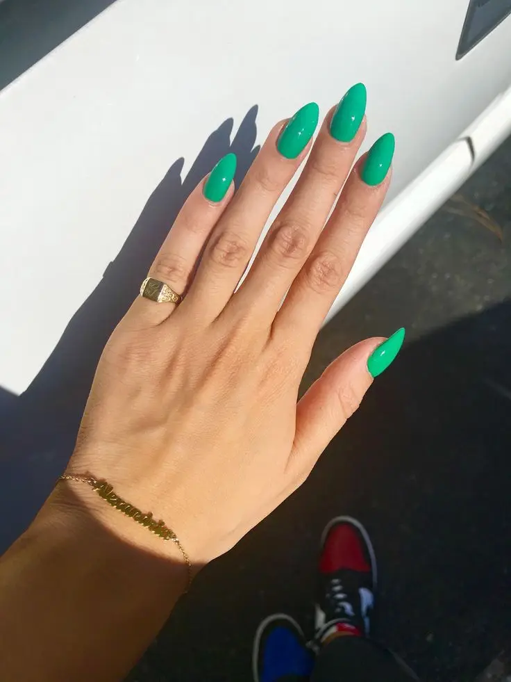 Spring Nail Design with Floral Details and Pastel Accents