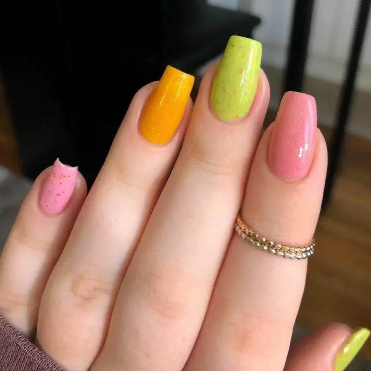 Sunset-inspired floral nail design