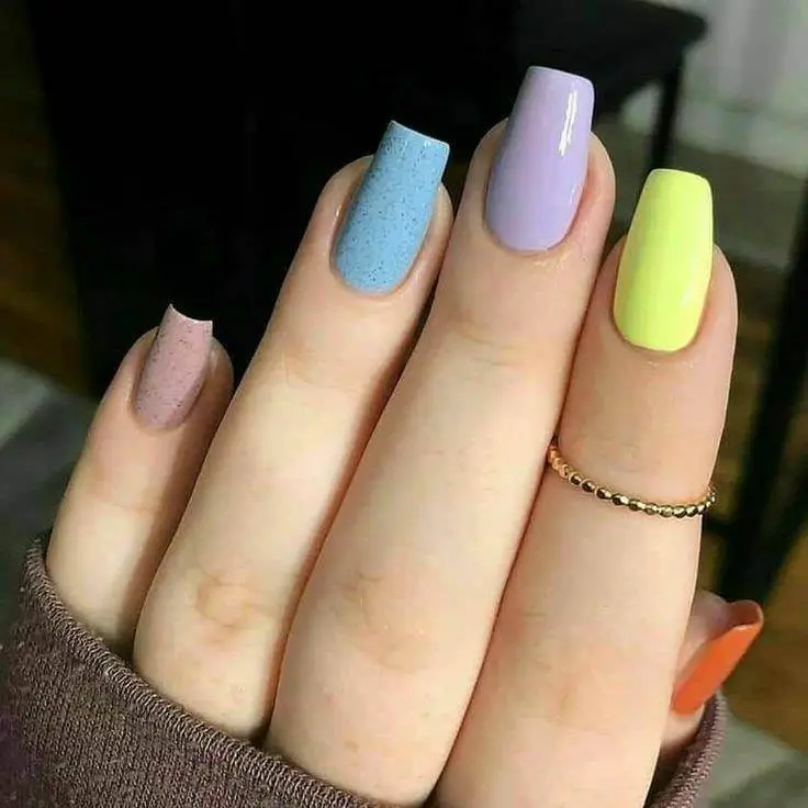 Pastel swirl nail art for spring