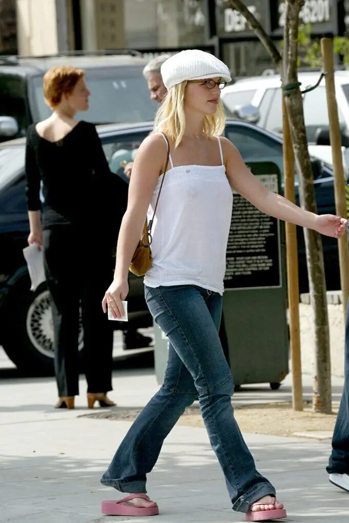Britney Spears-inspired casual 2000s look with a graphic tee and denim.