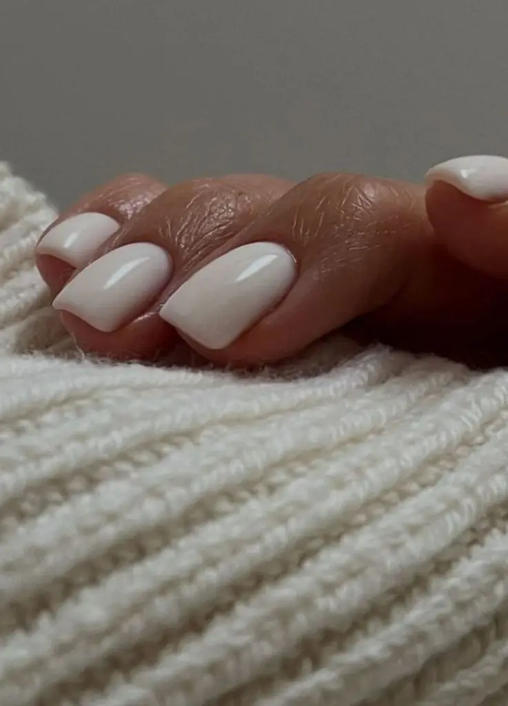Short Nails in Creamy Vanilla Shades