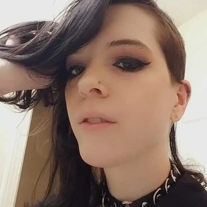 Vampy Elegance with Rusty Highlights